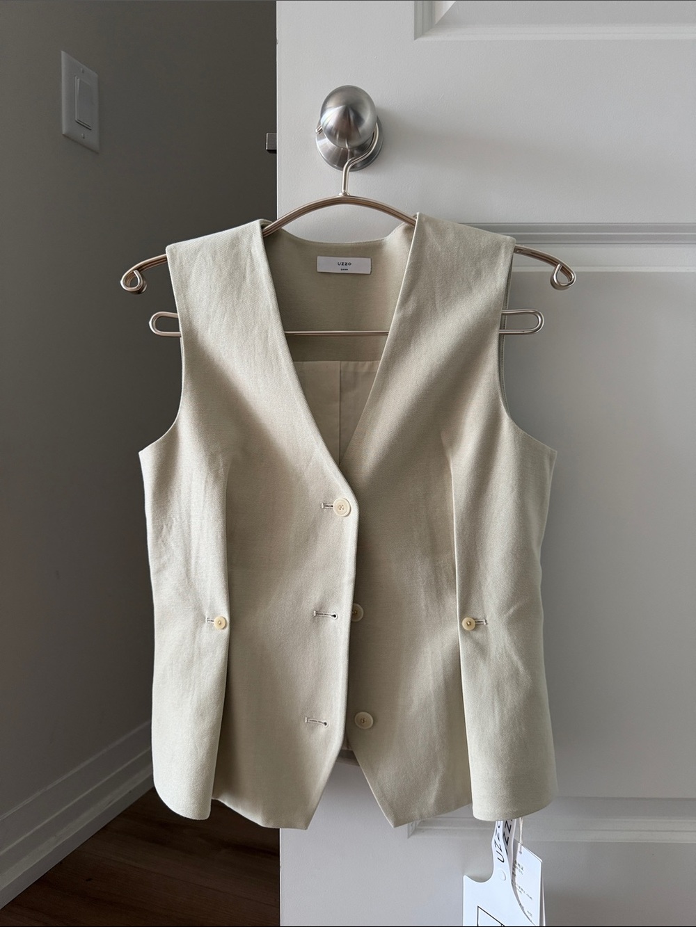 Cream Women's Sleeveless Tailored Vest